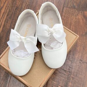 L’amour White Dress Shoes with Bow